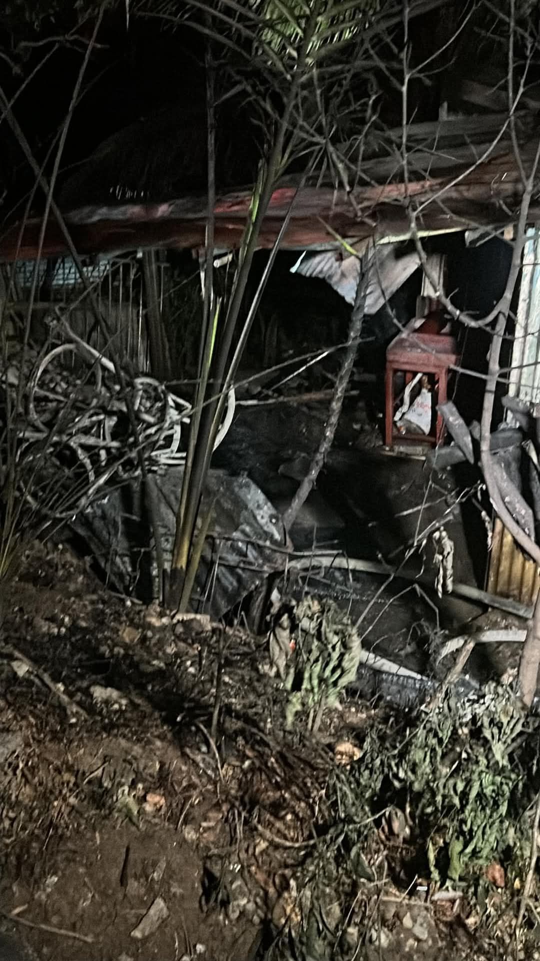 Fuego consumió vivienda ayer por la noche en Piedades