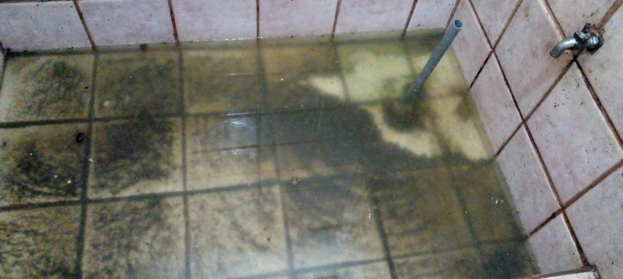 Vecino del INVU Santa Ana denuncia problemas de aguas negras en ese sector