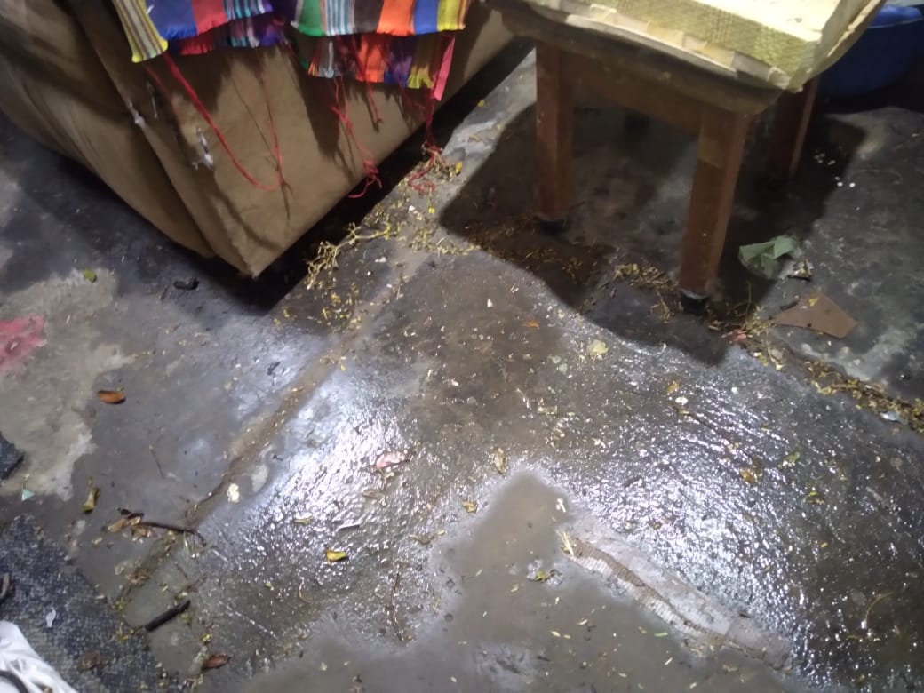 Aguas negras inundan vivienda en el INVU Santa Ana contiguo a planta de tratamiento piden ayuda a la Municipalidad