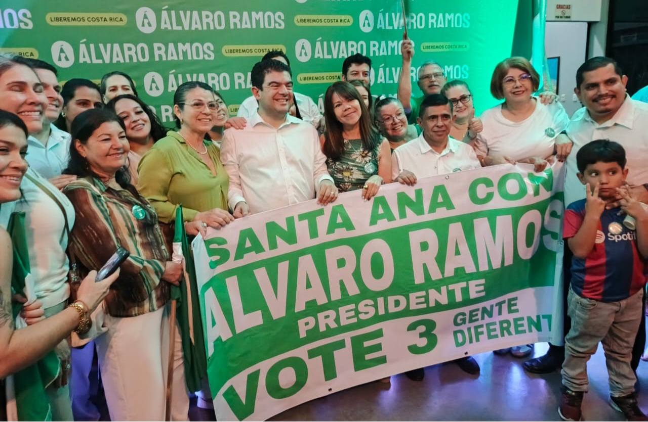 Álvaro Ramos precandidato del PLN visitó Santa Ana buscando apoyo para el 6 de abril.