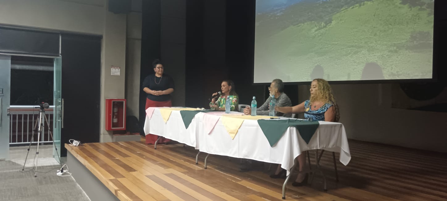 Diputada Kattia Cambronero al alcalde «Dejemos la mezquindad política» durante Foro sobre el Parque Natural Urbano Lorne Ross