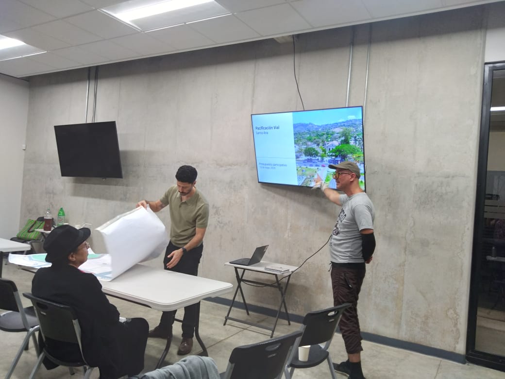 Vecinos impulsan proyecto de pacificación vial para el casco central de Santa Ana