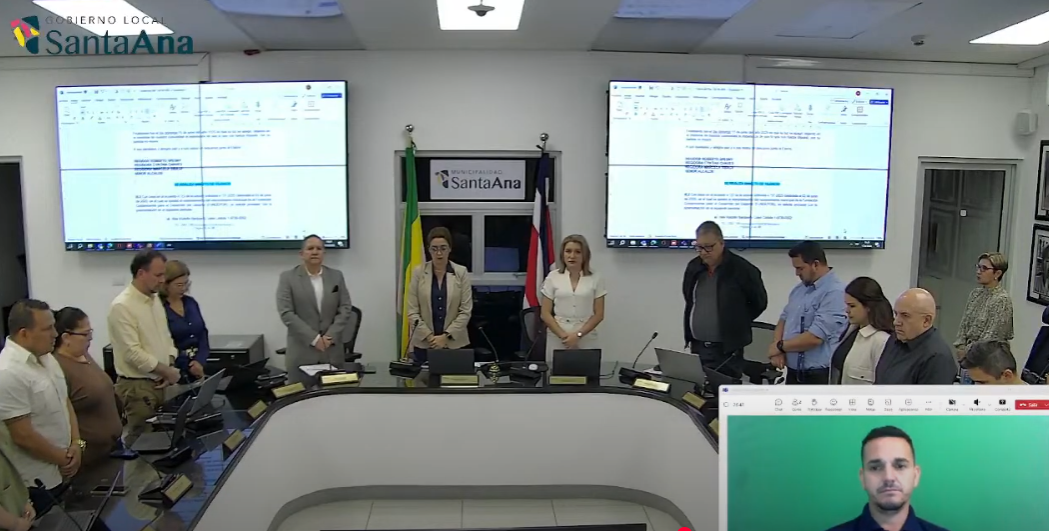 Concejo Municipal realiza minuto de silencio en homenaje a Jorge Luis Acevedo Vargas