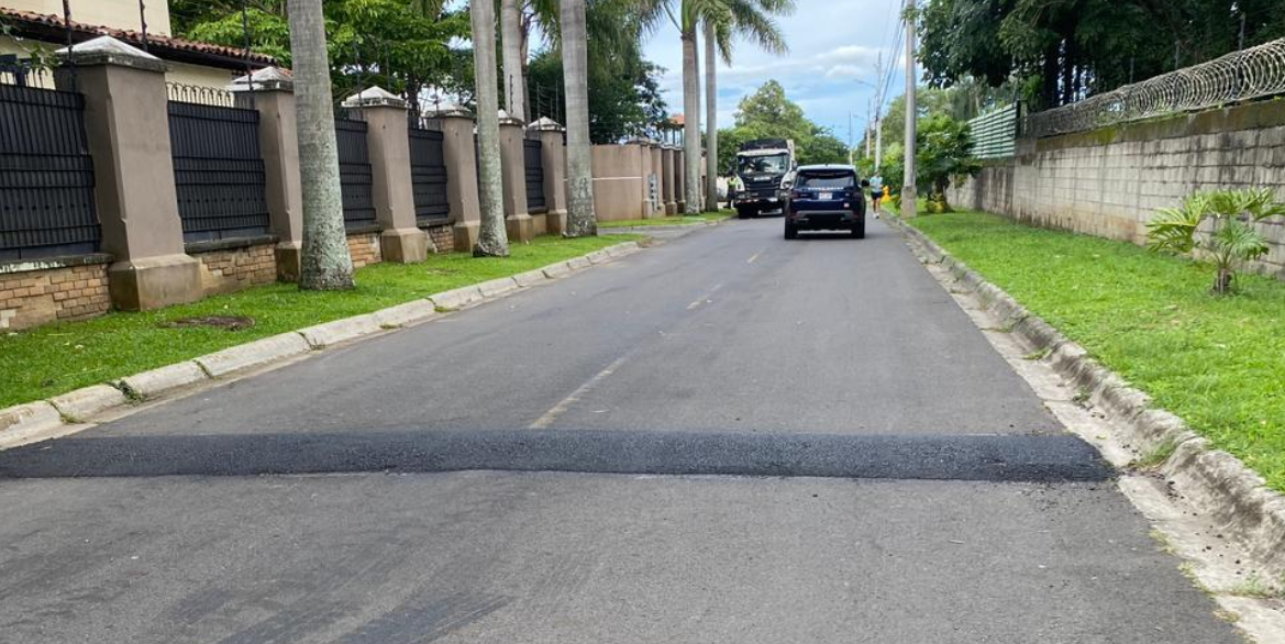 Colocación de reductores de velocidad molesta a vecinos de residencial en Lindora