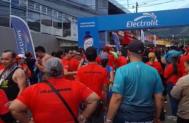 Diana Bogantes impone récord y Luis Pirir se corona en la Clásica Santaneña 2025