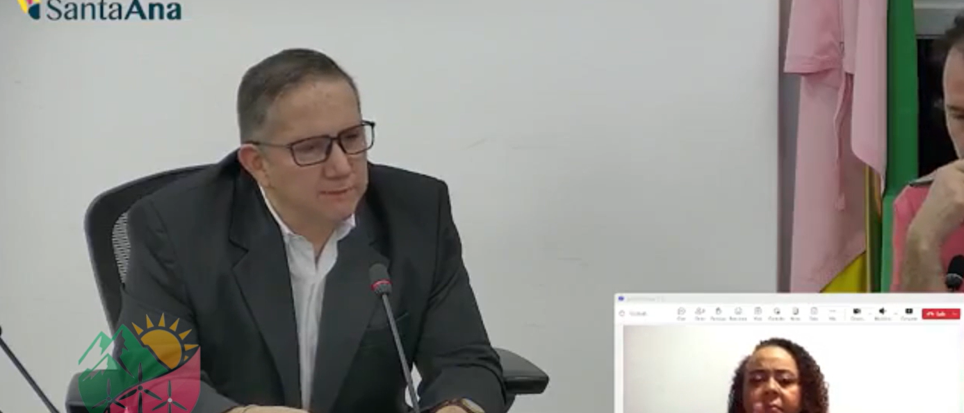 Alcalde recibe recomendación de no usar título de “Doctor” tras denuncia en la Contraloría de Servicios