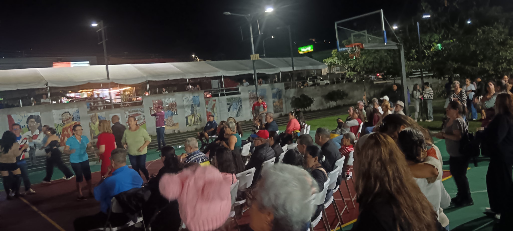 Santaneños disfrutaron una noche bailable con Los Alegrísimos