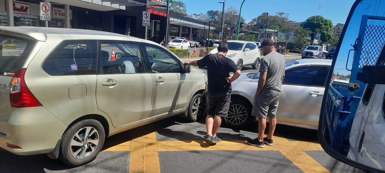 Preocupa la alta siniestralidad vial en ruta 121 en el distrito Uruca frente a Mc Donald’s