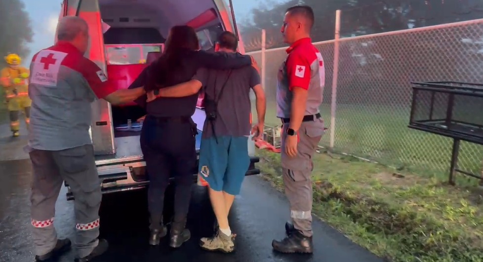 Oficial que chocó ebria en Piedades no podrá conducir patrullas mientras avanza investigación