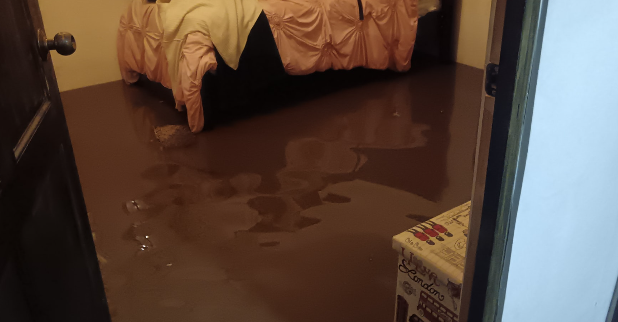 Entre insultos y pérdidas: Juan José Vargas responde a críticas por inundaciones en Calle El Tajo en Lindora