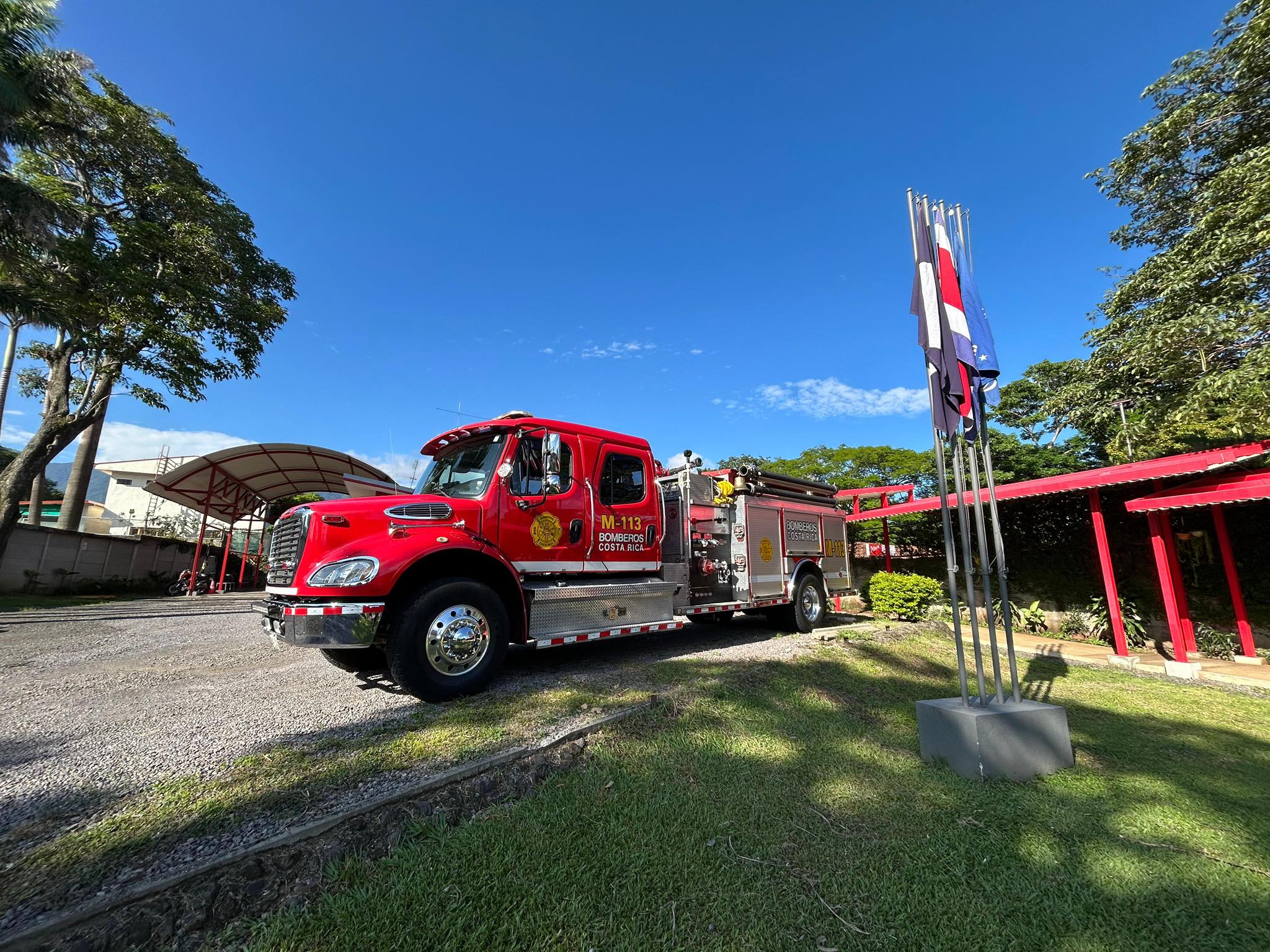 Estación de Bomberos de Santa Ana celebró 24 años de servicio y rinde homenaje a su fundador