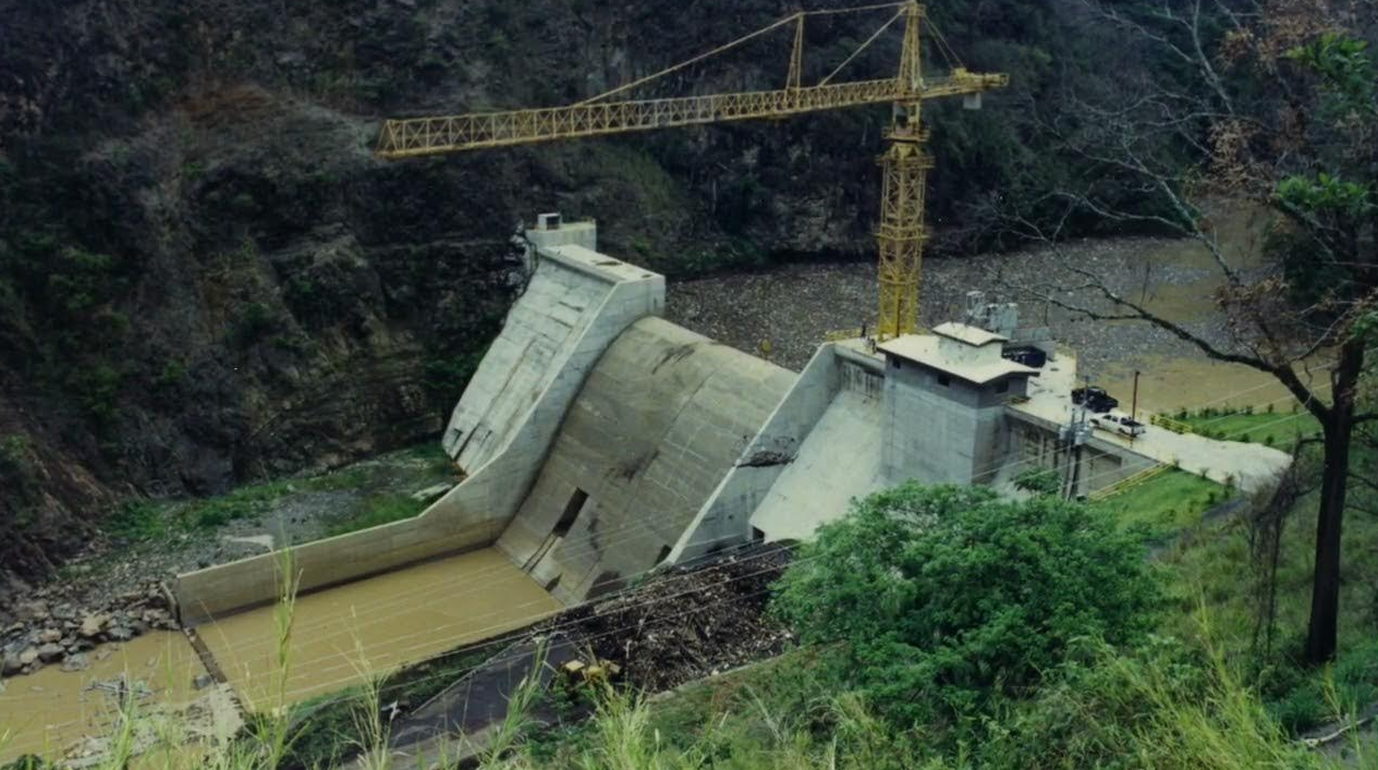 Trabajadores hallan cuerpo en represa mientras realizaban labores de limpieza