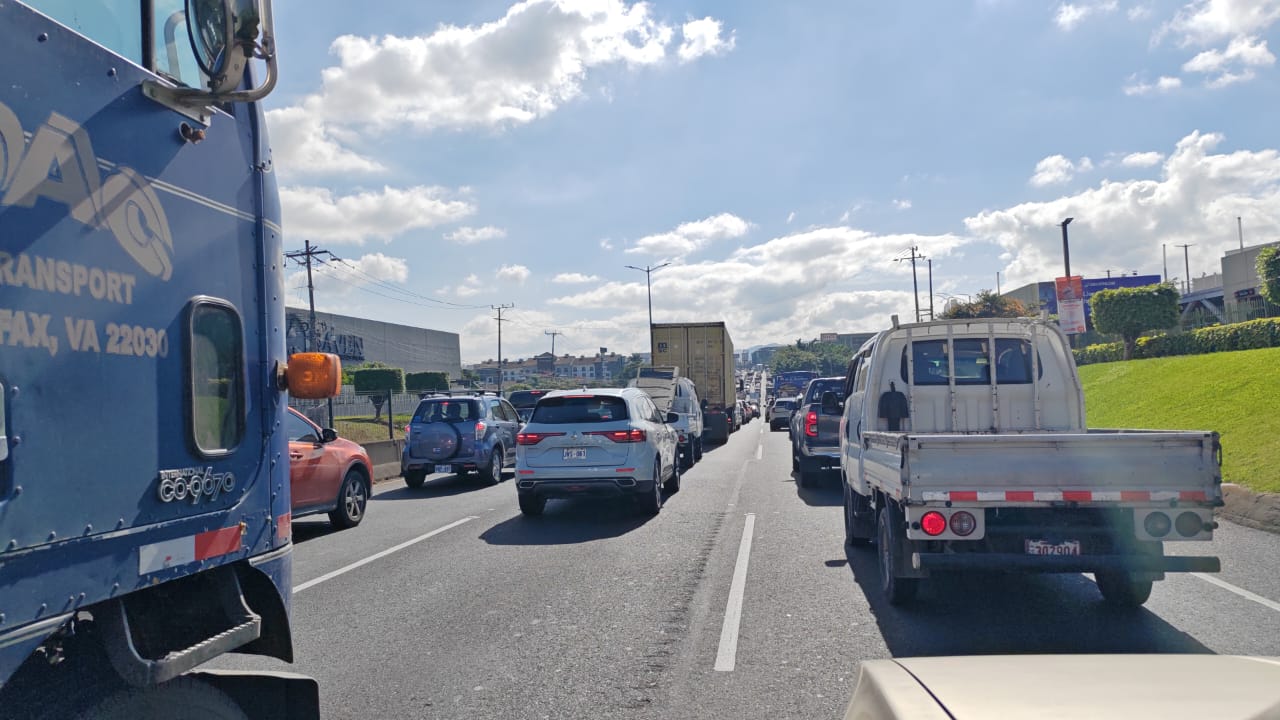 Mañana caótica en Ruta 27 por múltiples choques: tránsito colapsado hacia la capital