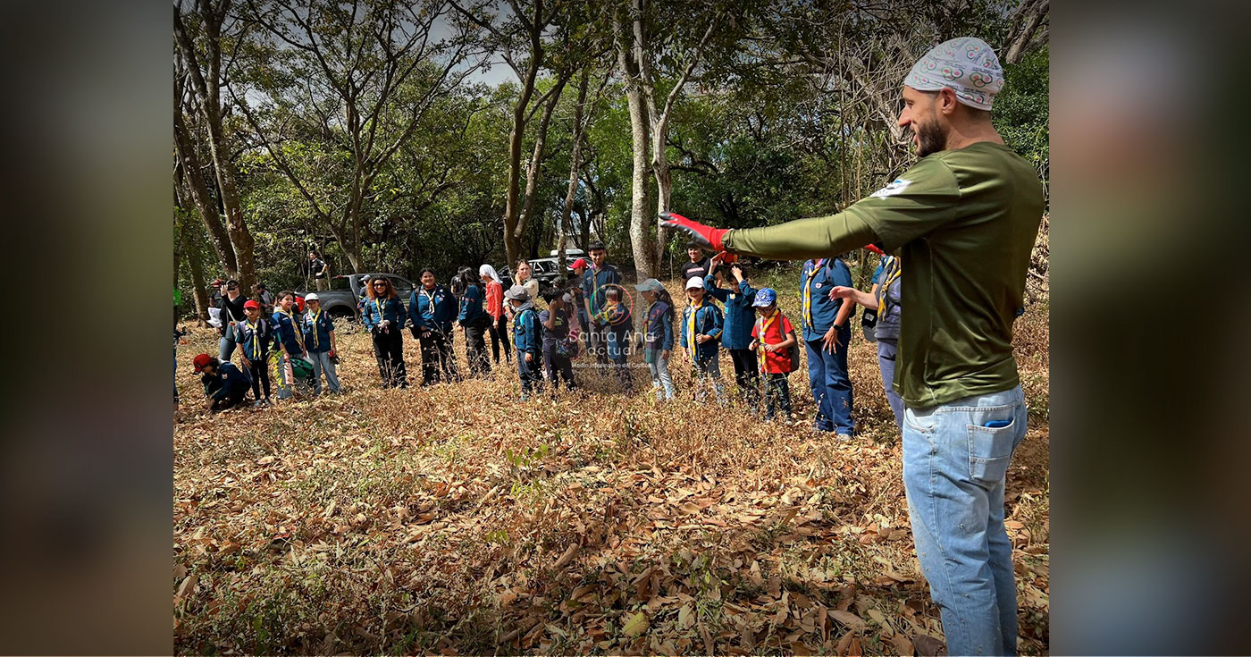 Voluntarios ayudaron a limpiar el Parque Natural Urbano Lorne Ross en el distrito Uruca