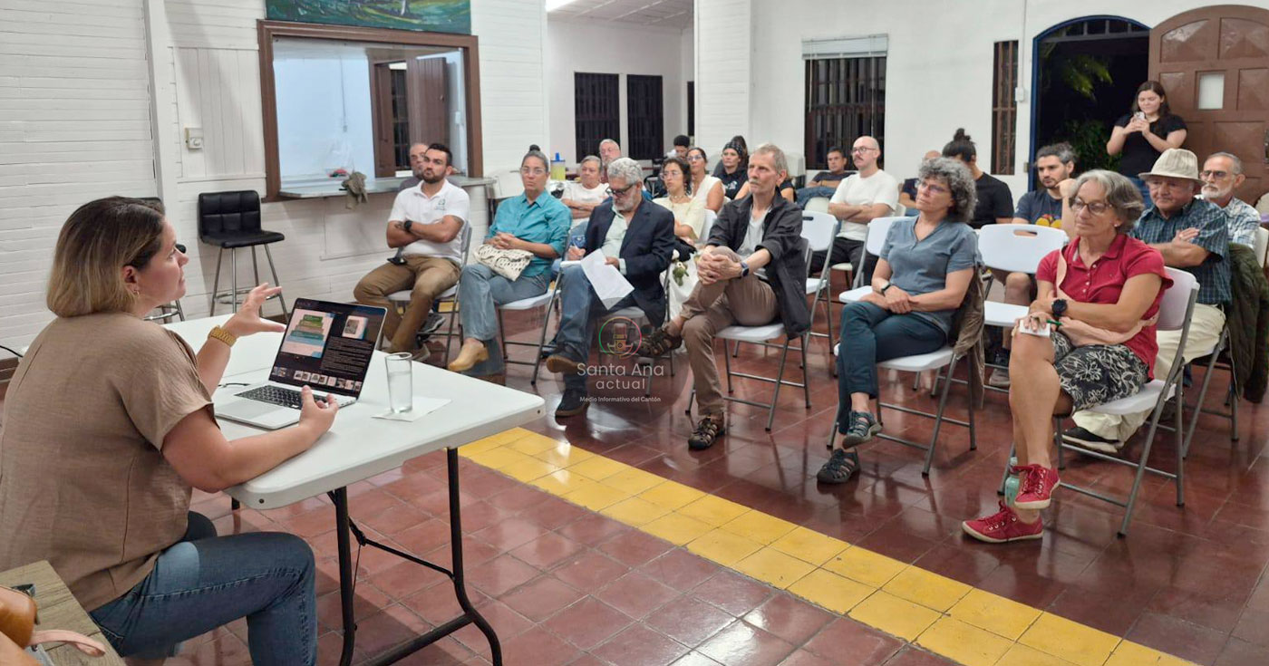 Charla sobre ecosistemas urbanos reúne a vecinos comprometidos con el ambiente