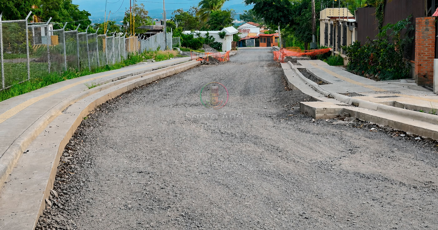 Síndica y vecinos del distrito Uruca exigen respuestas por la interminable obra en Calle El Quebrador